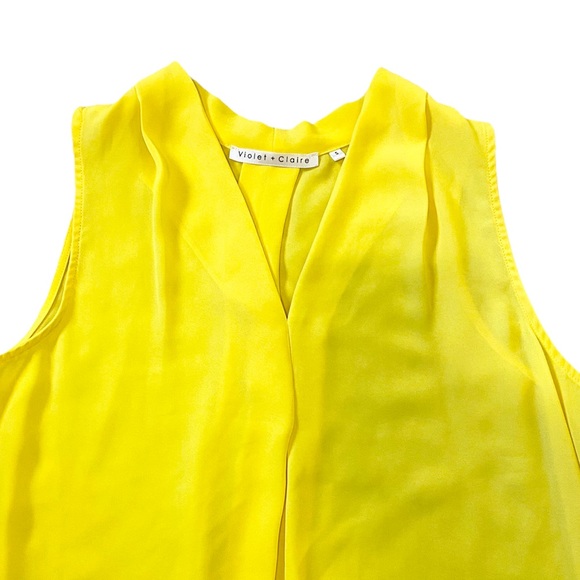 Violet & Claire Yellow Pleated Vneck High Low Sleeveless Blouse Size Small - Picture 3 of 10